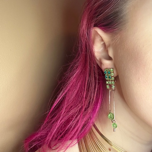 Vintage Gold tone & Green Rhinestone Jewelry Set-Brooch, Necklace & Earrings - Picture 4 of 12